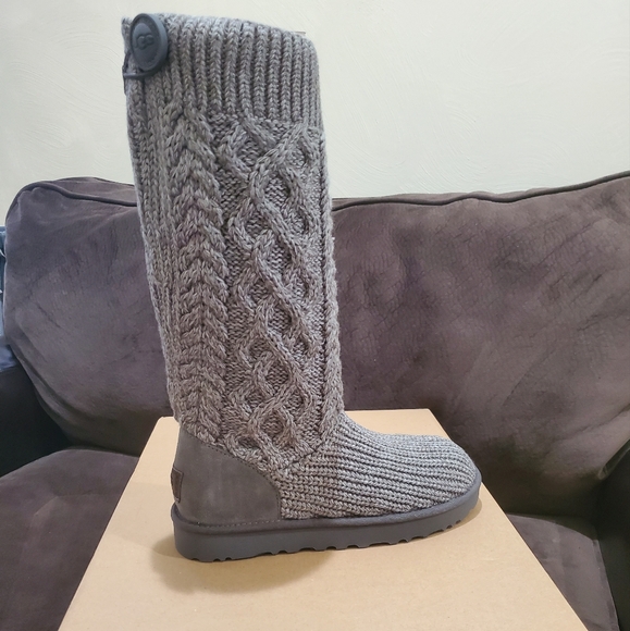 UGG Cardy Cabled Knit Boot - Picture 2 of 15